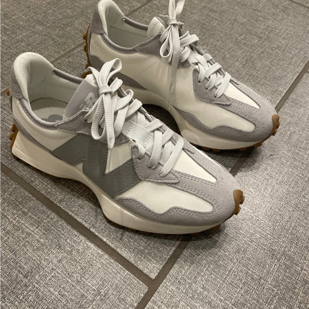 New Balance 327